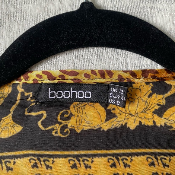 Lightly Worn Satin Boohoo close top - Picture 4 of 6